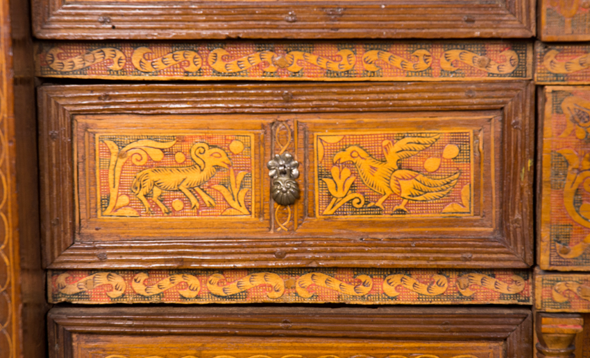 Cedar and fruit wood desk with incised, tinted decoration, inlay and iron fittings. Colonial work. V - Image 13 of 15