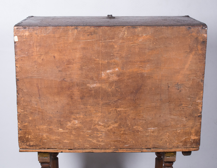Cedar and fruit wood desk with incised, tinted decoration, inlay and iron fittings. Colonial work. V - Image 15 of 15