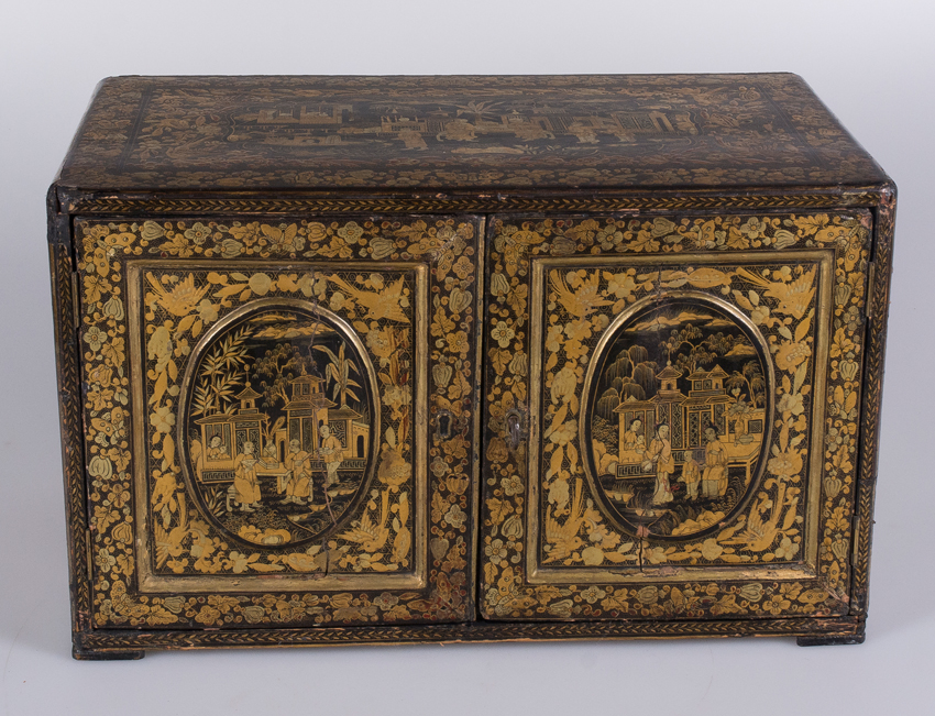 Lacquered and gilded wooden cabinet. 19th century. Qing Dynasty (1644-1912) or Regency. - Image 2 of 11