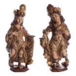 Imposing pair of angels in carved, gilded and polychromed wood. Viceroyalty of Peru. 17th - 18th cen