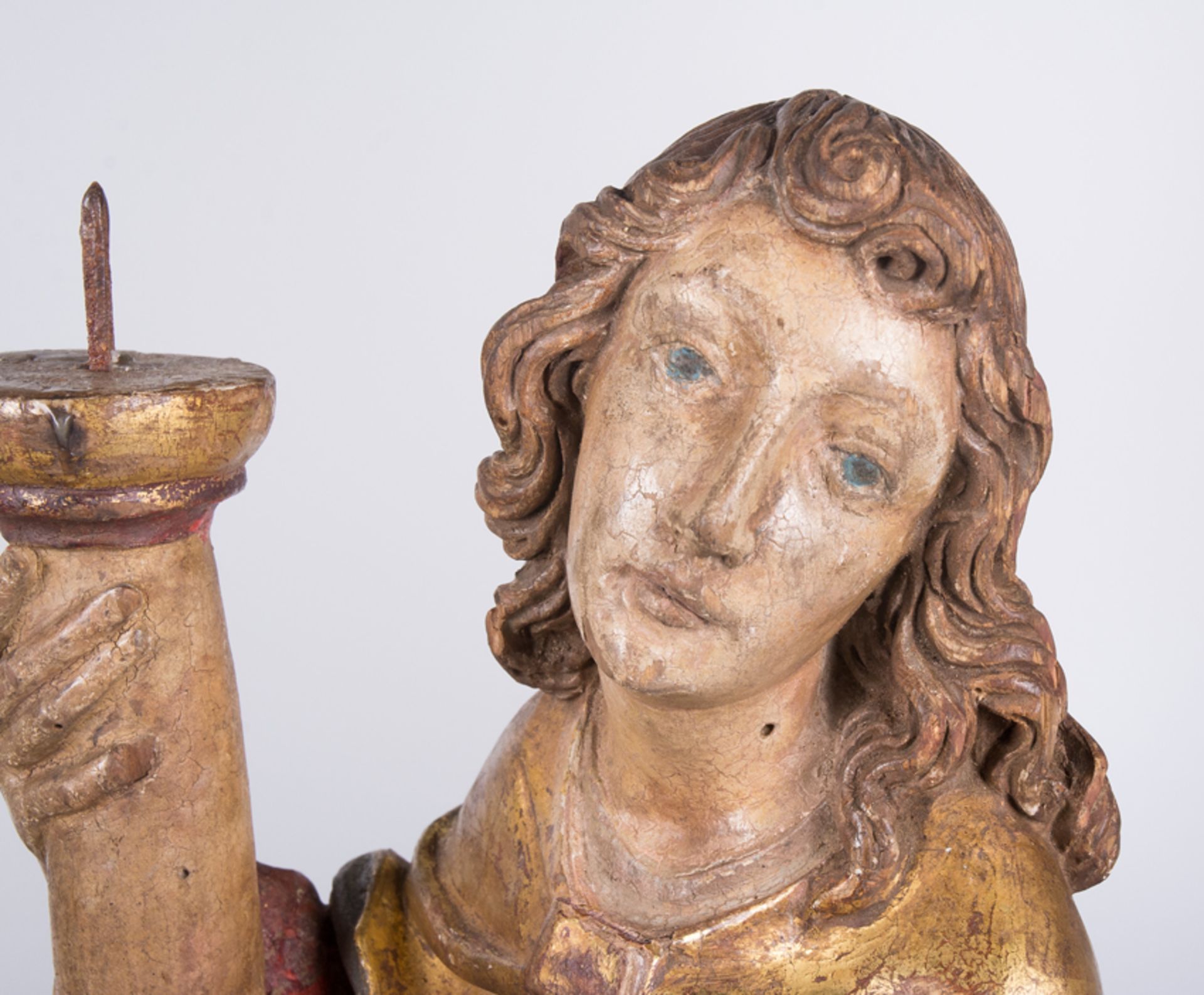 Pair of carved, polychromed and gilded wooden torch-bearing angels. Germany or Austria. 15th century - Image 5 of 10