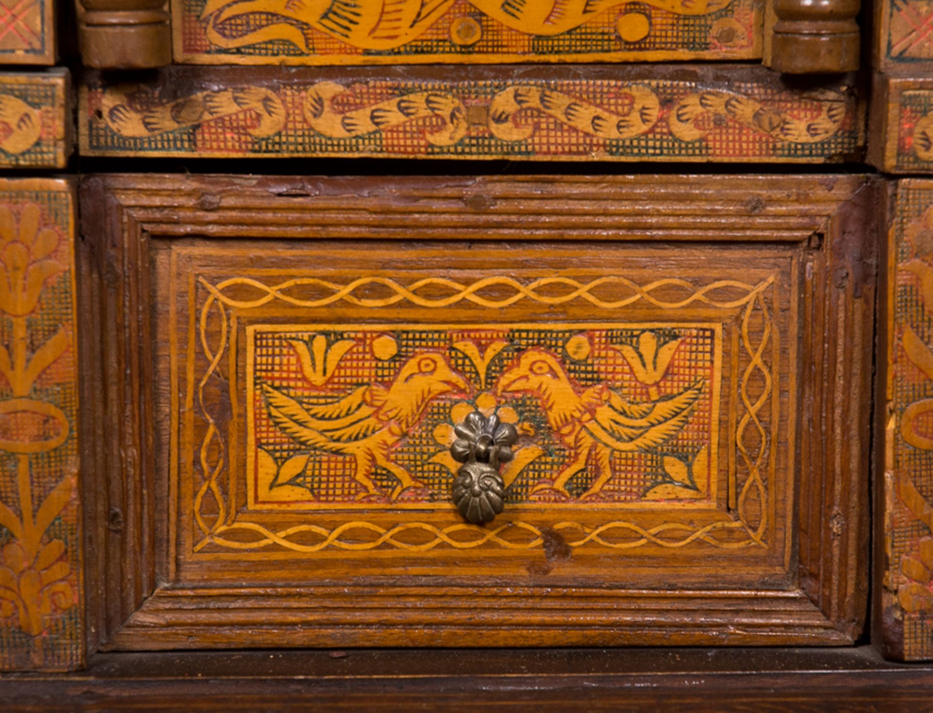 Cedar and fruit wood desk with incised, tinted decoration, inlay and iron fittings. Colonial work. V - Bild 14 aus 15