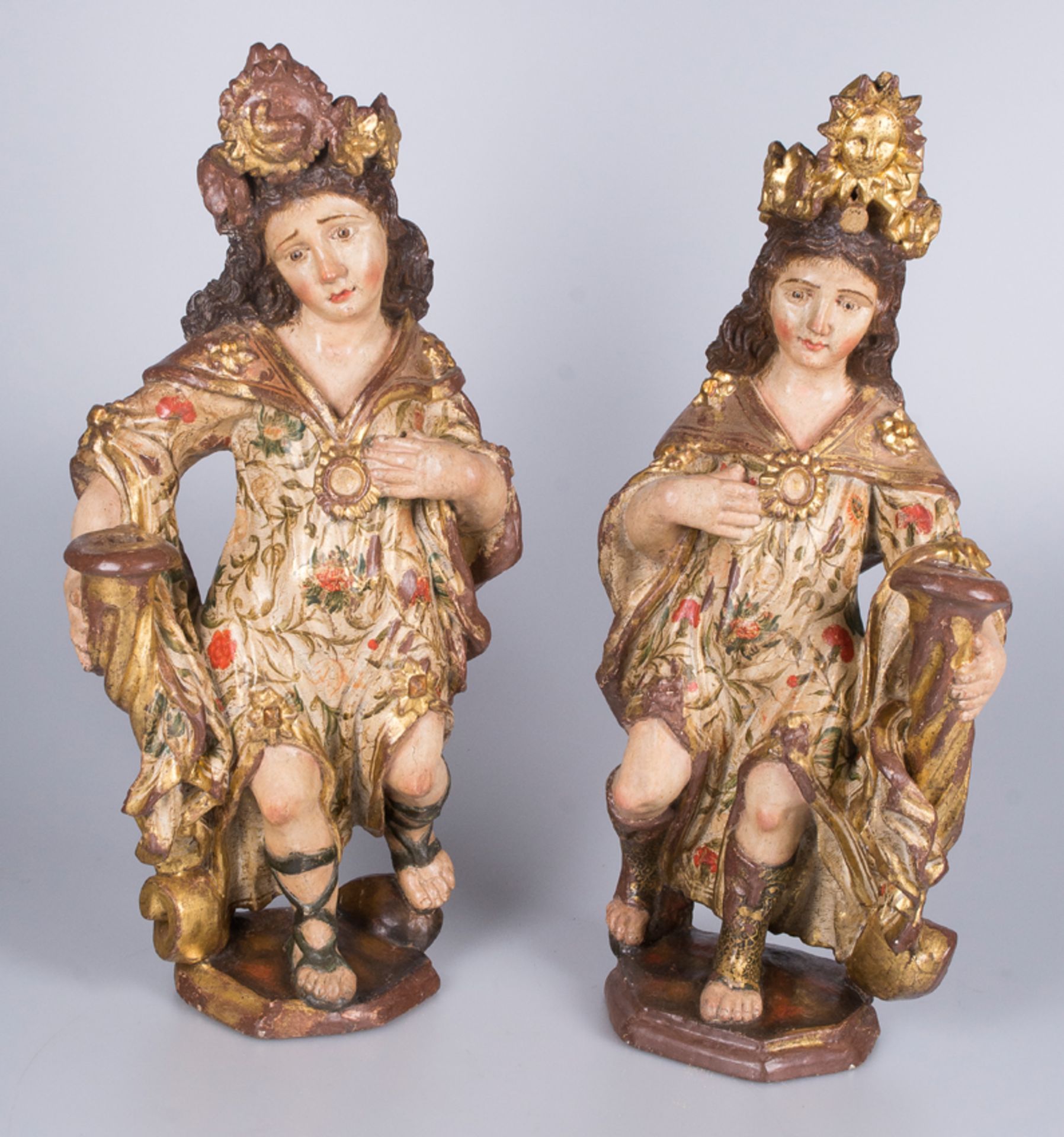 Imposing pair of angels in carved, gilded and polychromed wood. Viceroyalty of Peru. 17th - 18th cen - Image 4 of 11