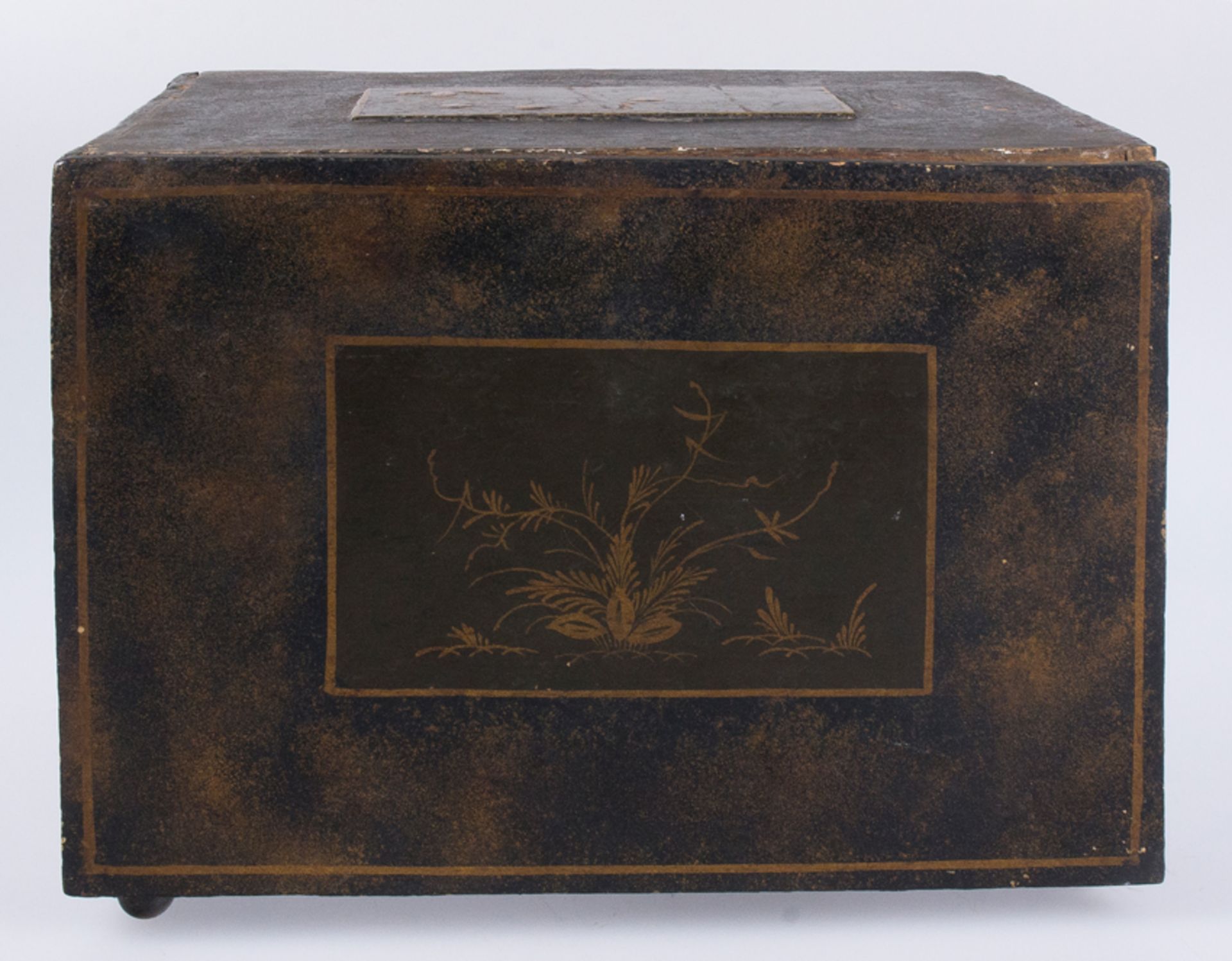 Gilded, lacquered wooden chest with engraved and gilded ivory interior. Indo-Portuguese. 18th centur - Bild 9 aus 10