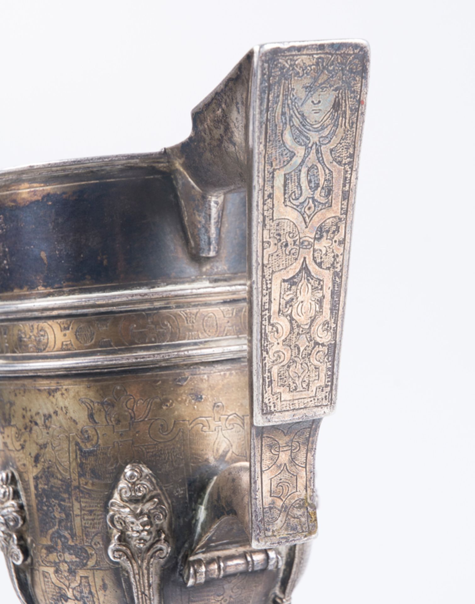 Embossed, chiselled and gilded silver jug "jarra de pico". New Spain. Mexico. 2nd half 16th cent. - Image 3 of 12