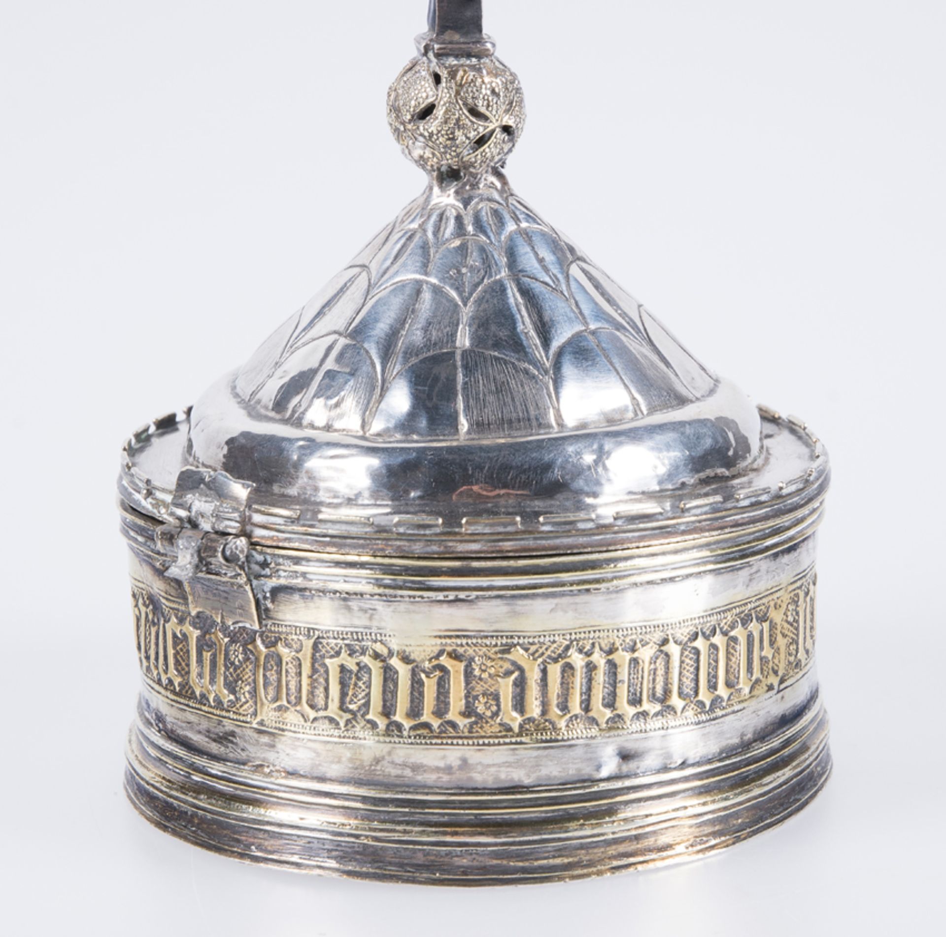 Spanish silver pyx with silver vermeil interior. Possibly Burgos. Gothic. 15th century. - Image 3 of 9