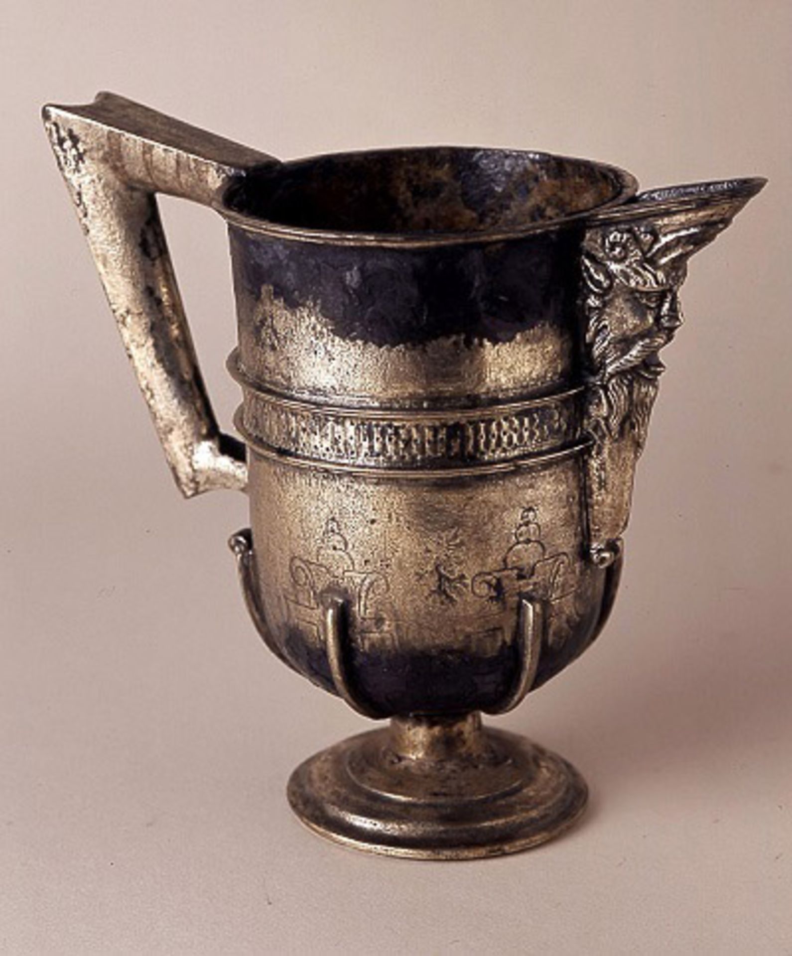 Embossed, chiselled and gilded silver jug "jarra de pico". New Spain. Mexico. 2nd half 16th cent. - Image 12 of 12