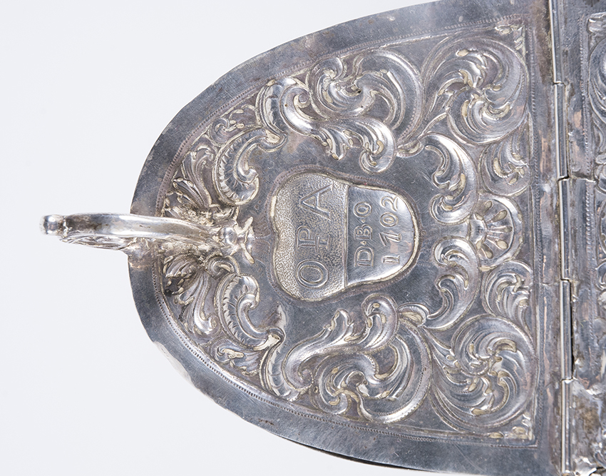 Embossed and chiselled silver incense burner. Possibly colonial work. Early 18th century. - Image 6 of 9