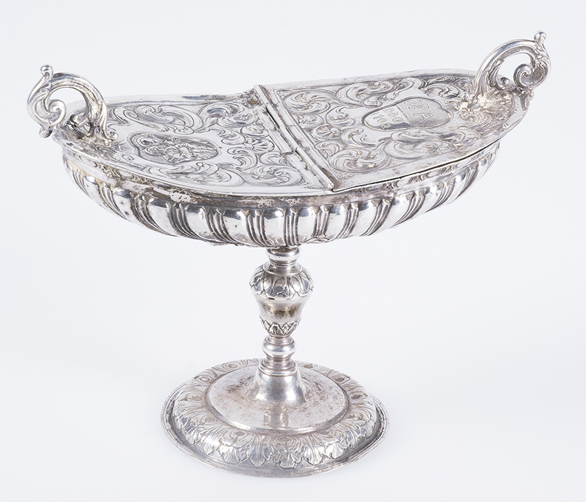 Embossed and chiselled silver incense burner. Possibly colonial work. Early 18th century. - Image 3 of 9