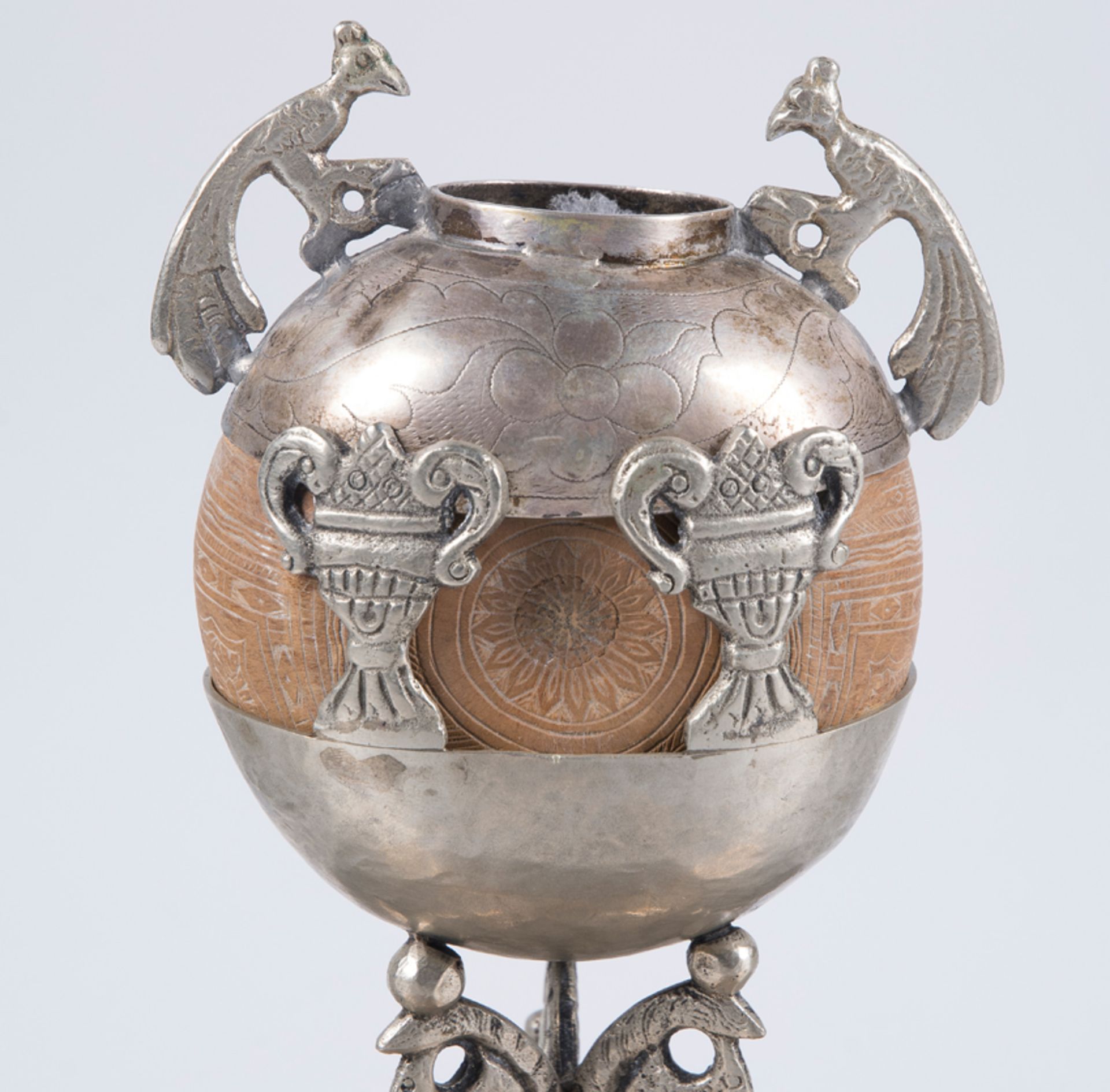 Yerba mate gourd&nbsp;and tray, covered with carved silver. Viceregal work. Colonial. Possibly Peru - Image 5 of 9