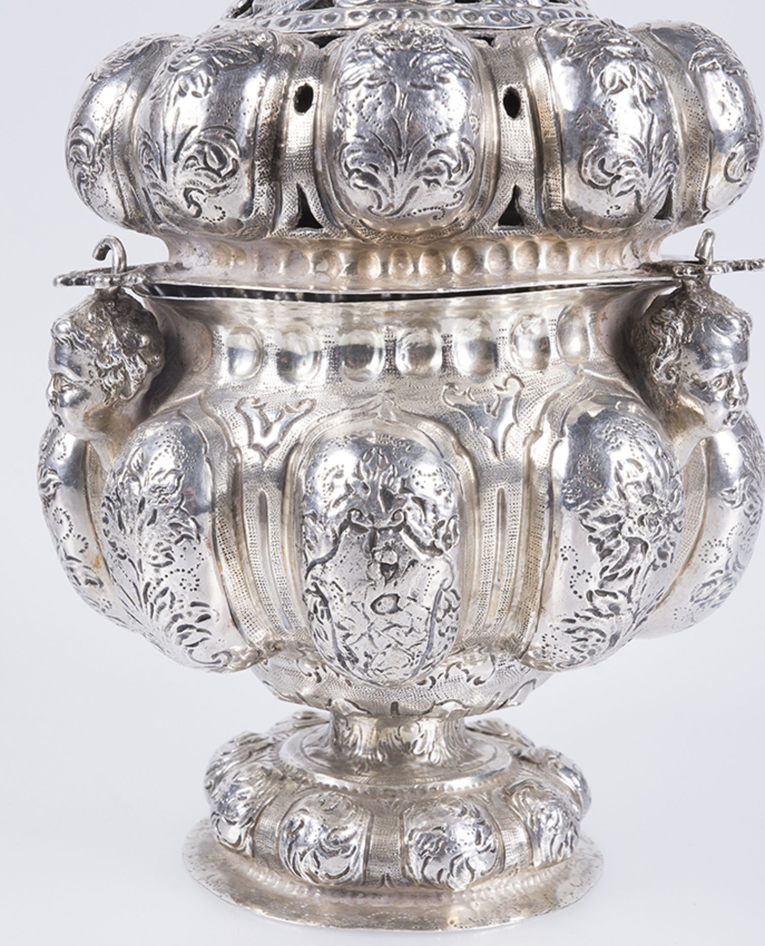 Large openwork, embossed and chiselled silver censer. 18th century. - Image 4 of 7