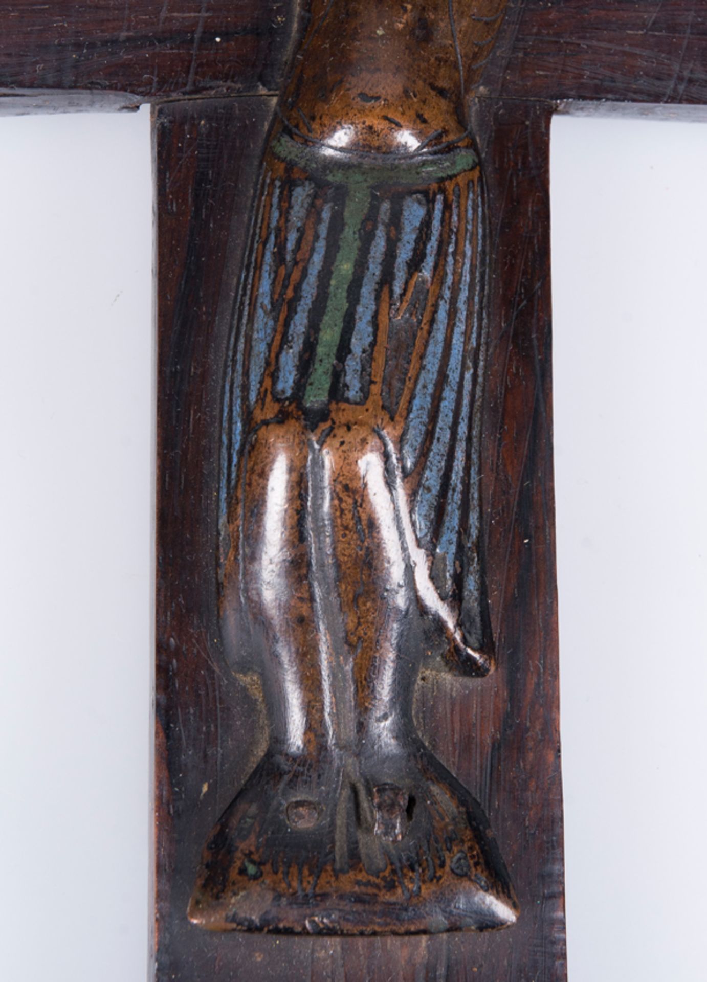 "Christ alive". Chased copper figure, with slight traces of gilding and champlevé enamel. Limoges. - Bild 4 aus 4