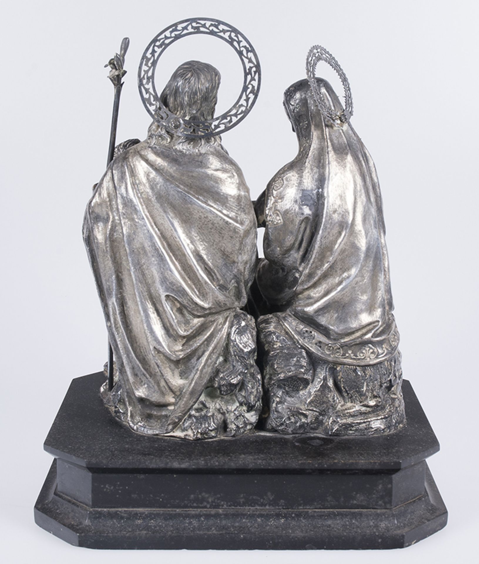 &quot;Holy Family&quot; Carved, chiselled and embossed silver sculptural group. Spanish school. 18th - Image 7 of 9