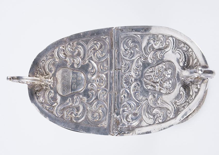 Embossed and chiselled silver incense burner. Possibly colonial work. Early 18th century. - Image 5 of 9