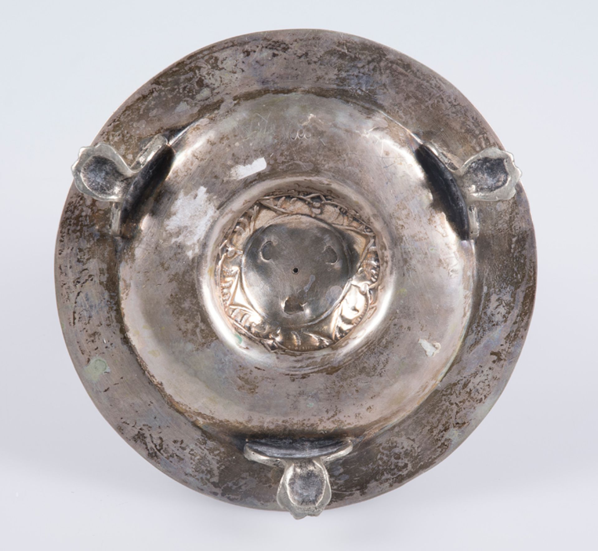 Yerba mate gourd&nbsp;and tray, covered with carved silver. Viceregal work. Colonial. Possibly Peru - Image 9 of 9