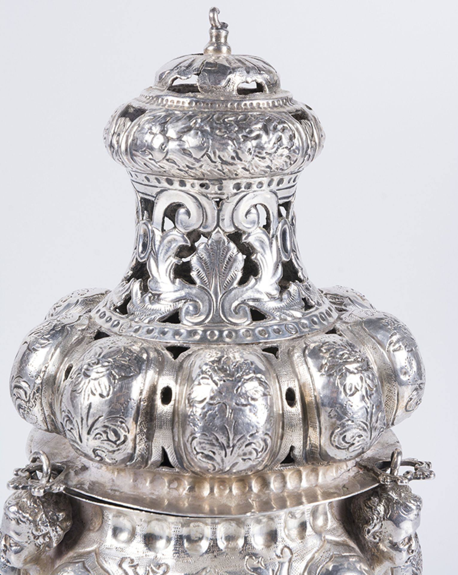 Large openwork, embossed and chiselled silver censer. 18th century. - Image 3 of 7