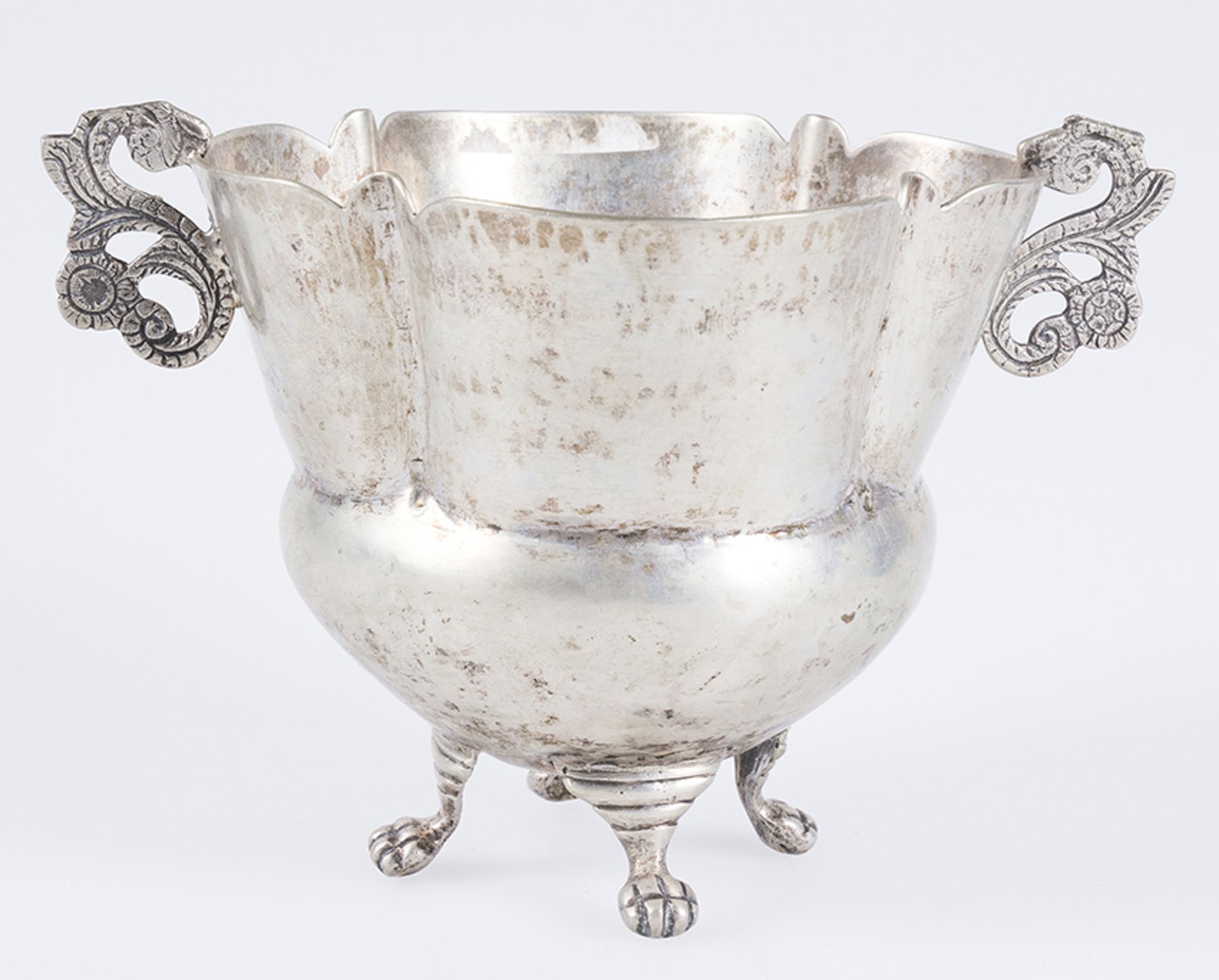 Silver pail.&nbsp;Possibly Peru or Argentina. Early 19th century. - Image 2 of 4