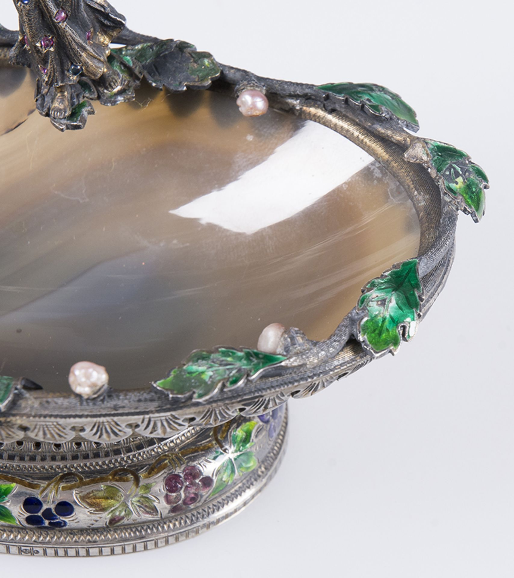 Carnelian or onyx salt cellar with silver and enamel mount. Possibly Vienna. 19th century. - Image 5 of 9