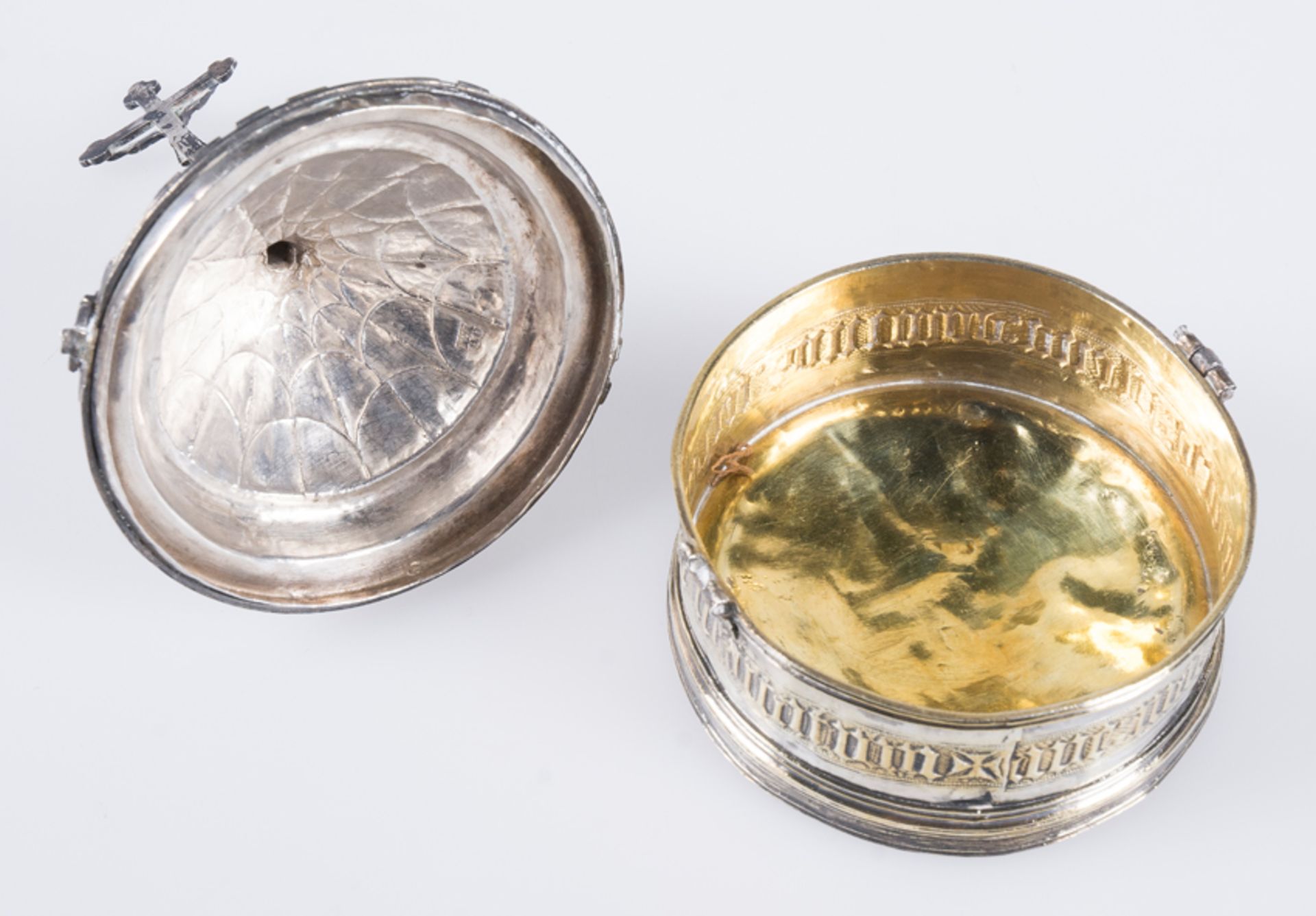 Spanish silver pyx with silver vermeil interior. Possibly Burgos. Gothic. 15th century. - Image 7 of 9
