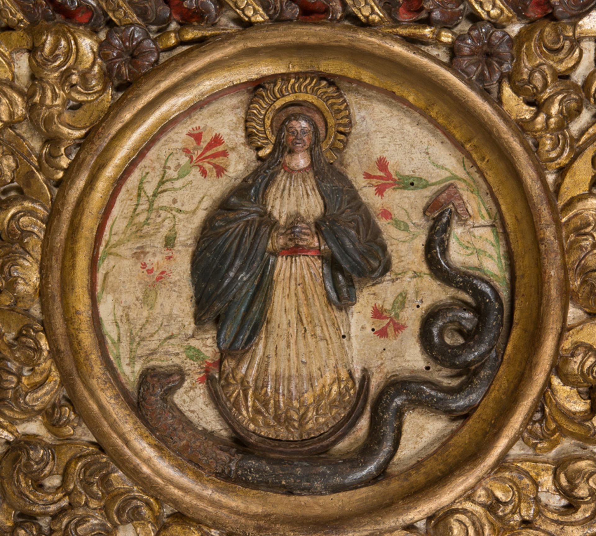 Carved, gilded, and polychromed wooden altar front. Colonial School. Peru. 17th century. - Image 2 of 5