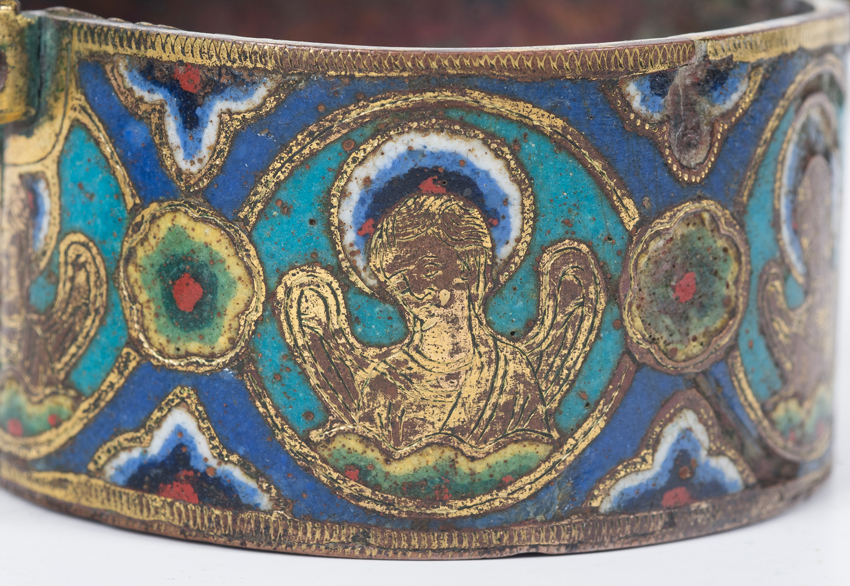 Chased and gilded copper pyx with champlevé enamel. Limoges. France. Romanesque. 13th century. - Image 7 of 14