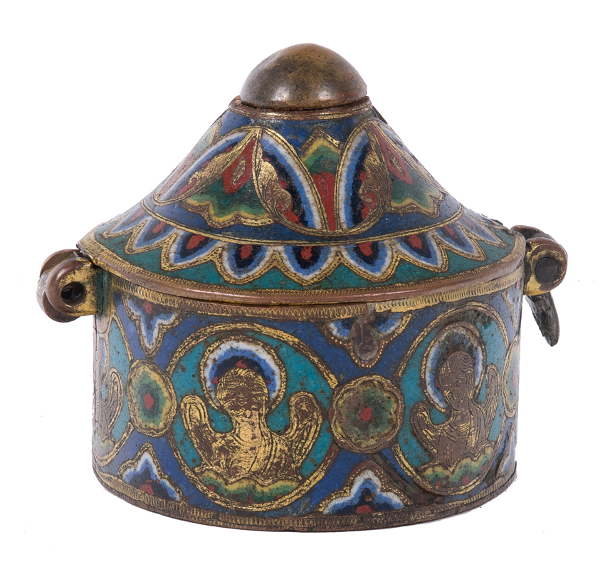 Chased and gilded copper pyx with champlevé enamel. Limoges. France. Romanesque. 13th century. - Image 3 of 14