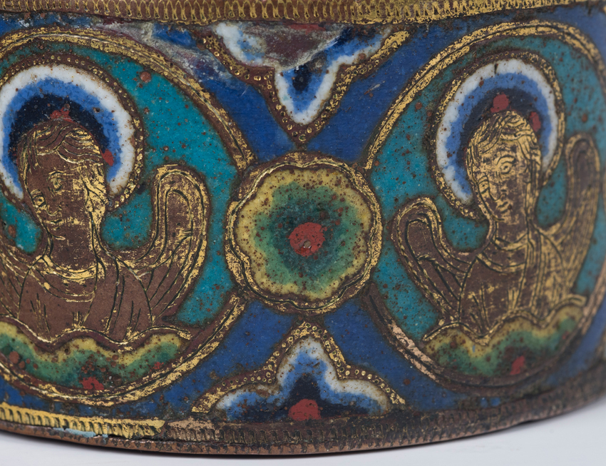 Chased and gilded copper pyx with champlevé enamel. Limoges. France. Romanesque. 13th century. - Image 11 of 14
