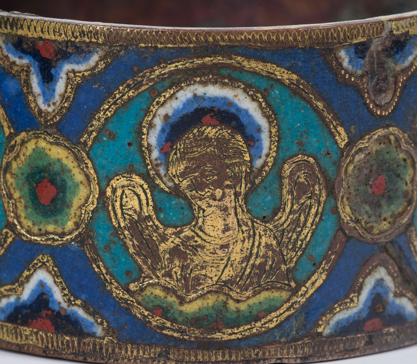 Chased and gilded copper pyx with champlevé enamel. Limoges. France. Romanesque. 13th century. - Image 8 of 14