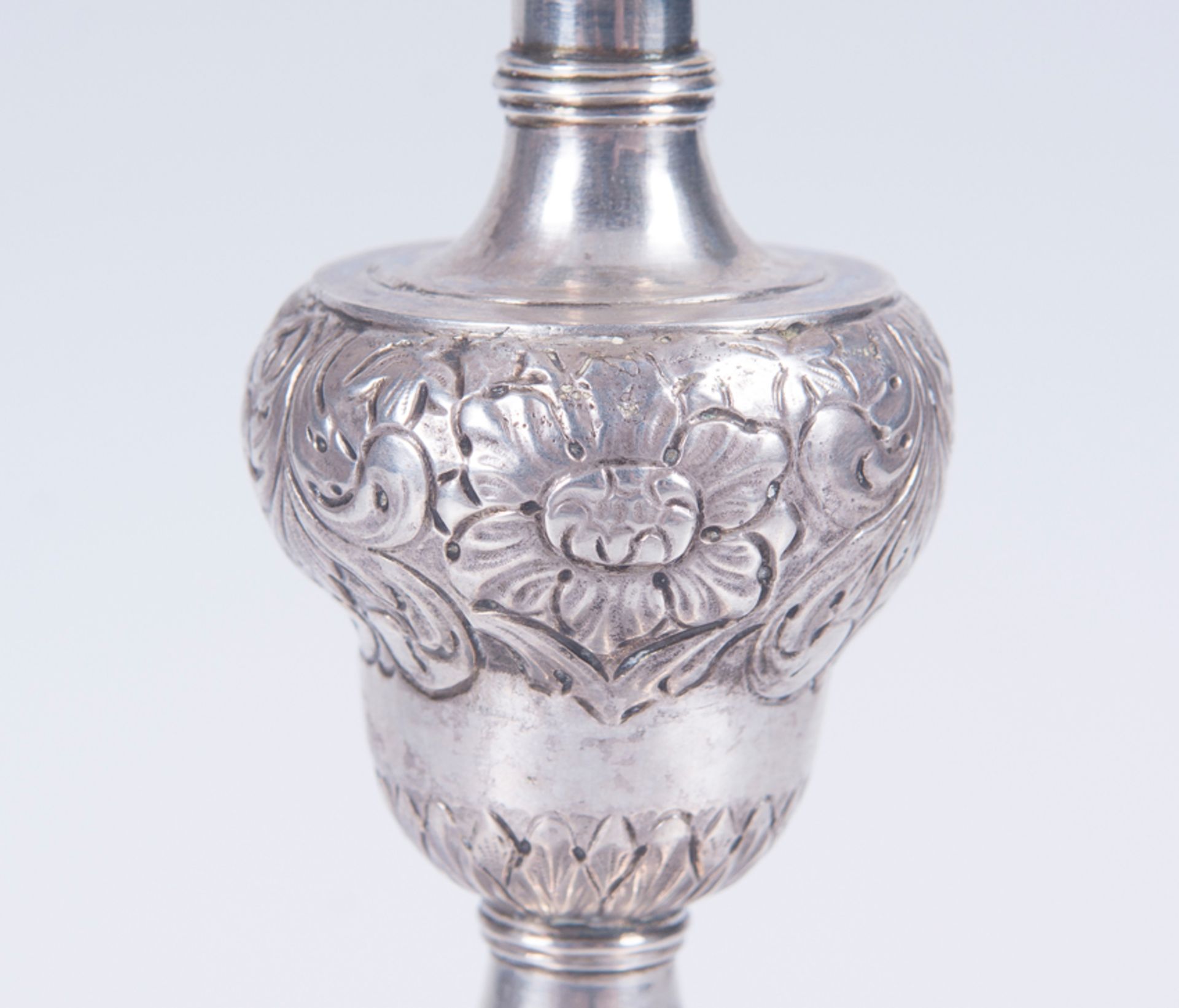 Embossed and chased silver chalice with a silver vermeil interior. Possibly Mexican. Late 16th cent - Image 5 of 8
