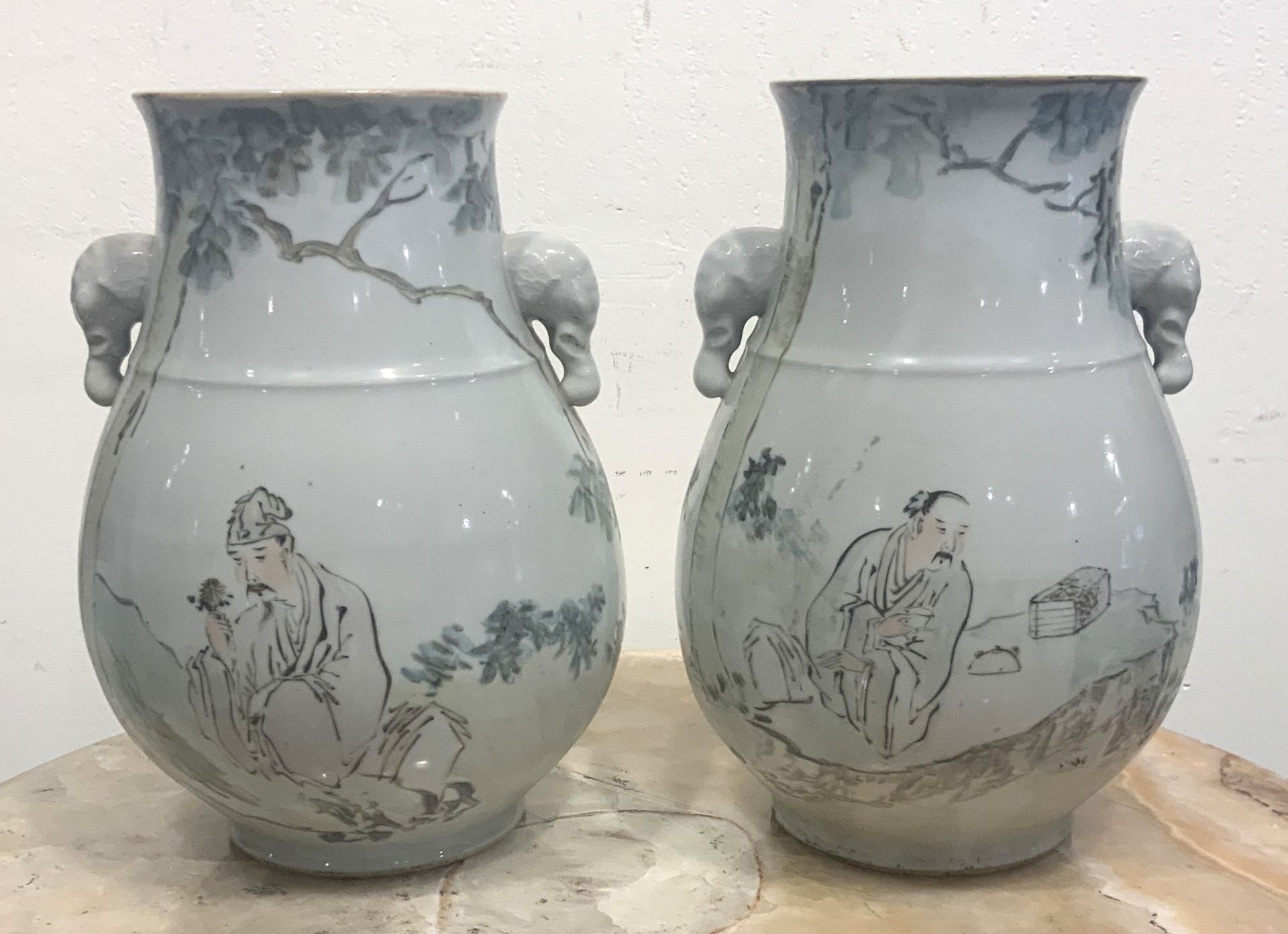 Pair of porcelain vases. Rose family. Ching period.