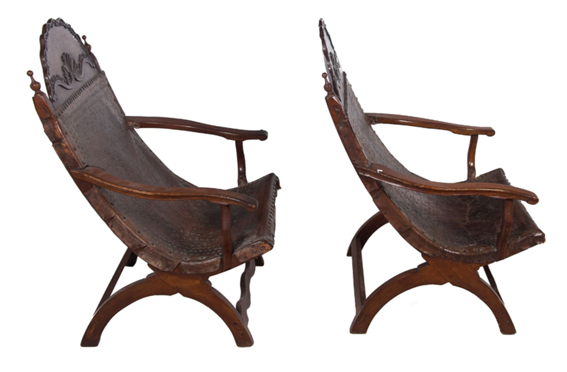 Pair of "Campeche" chairs. Made of cedar wood and leather. Mexico. Late 18th century. - Image 4 of 7