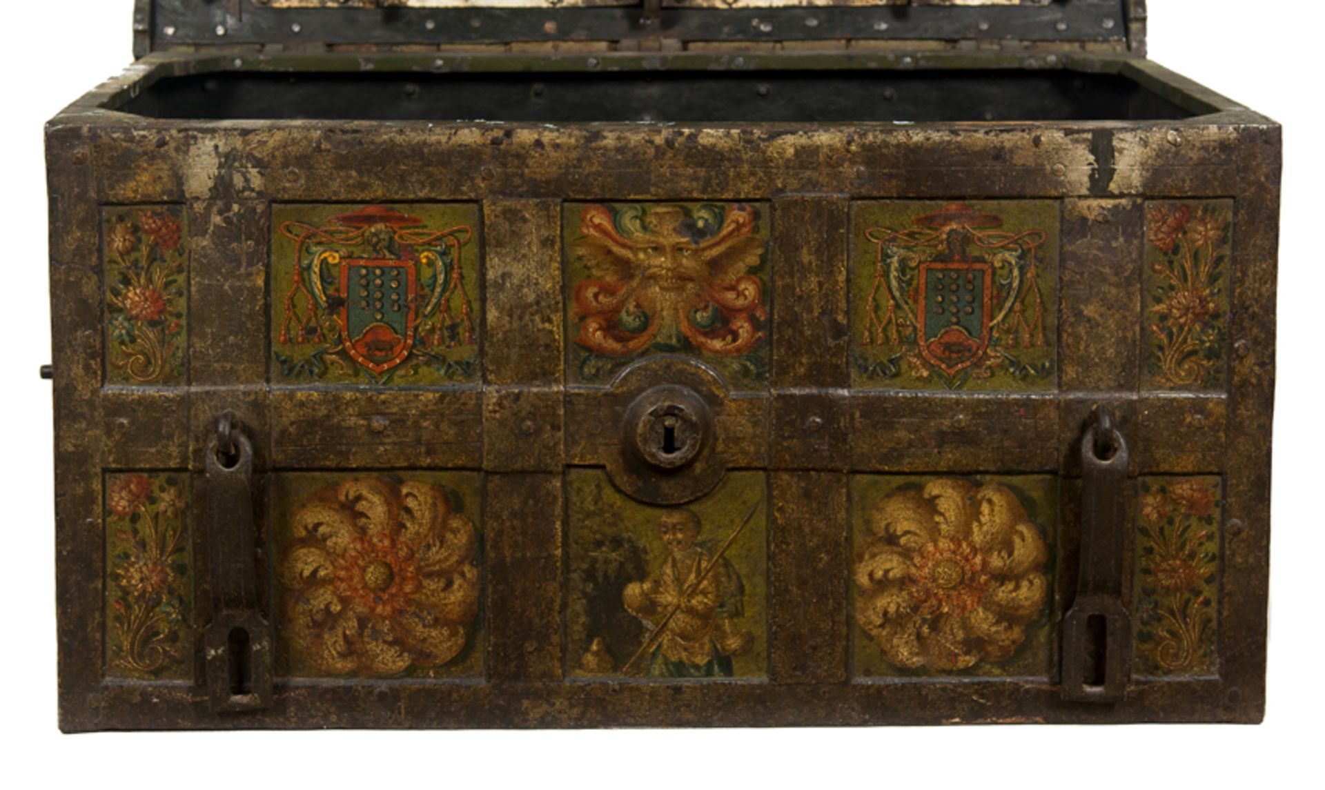 Wrought iron strongbox polychromed with damask effect. Nuremberg. 16th century. - Bild 3 aus 7