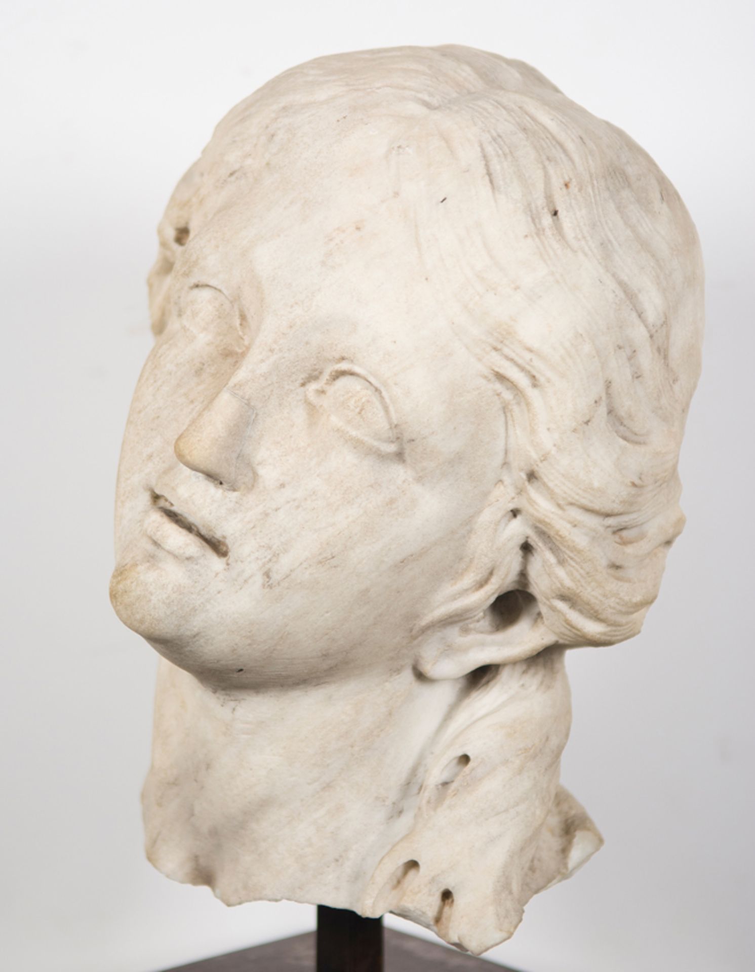Woman&#039;s head.&nbsp; Sculpture in white marble. - Bild 4 aus 6