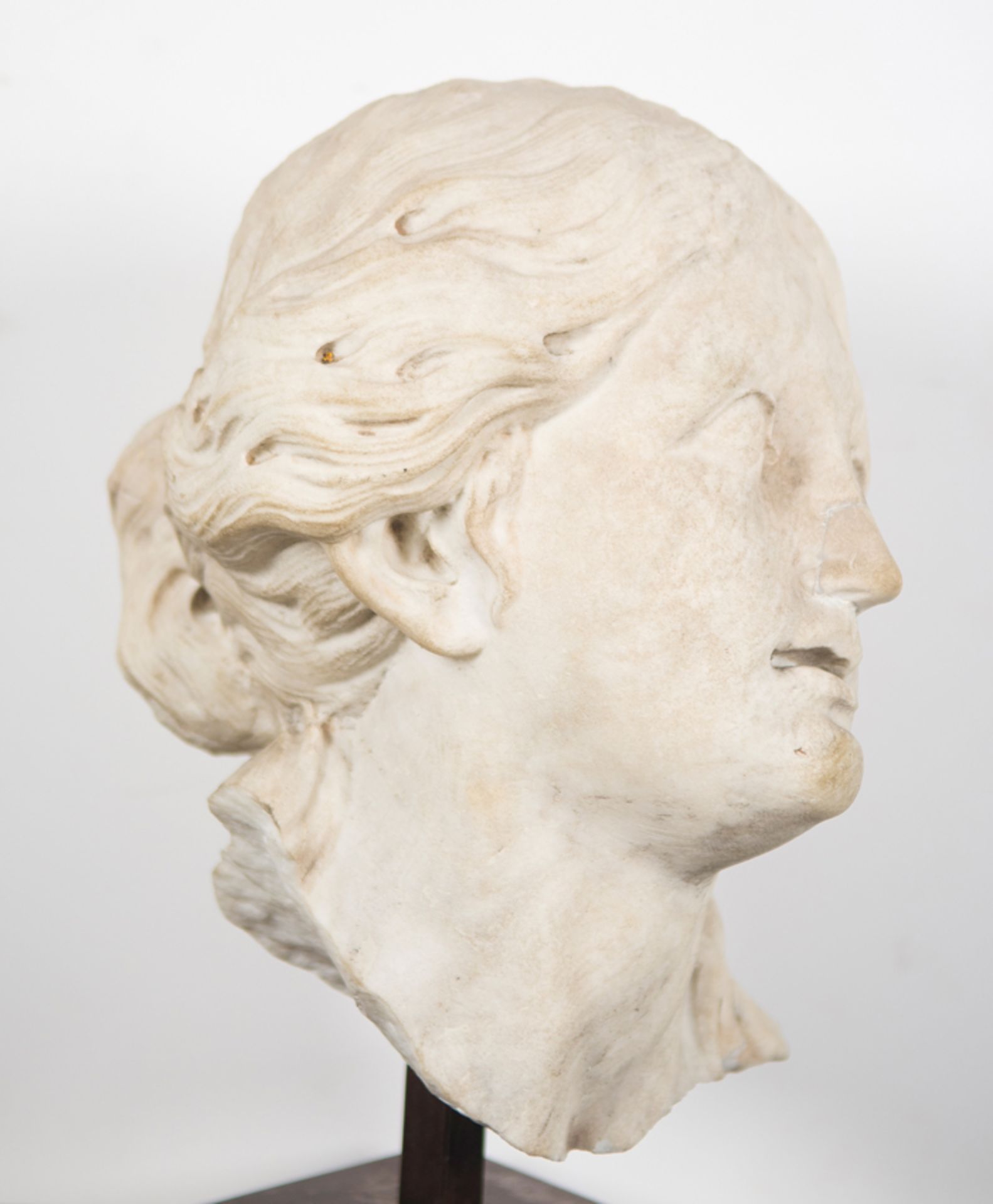 Woman&#039;s head.&nbsp; Sculpture in white marble. - Bild 5 aus 6