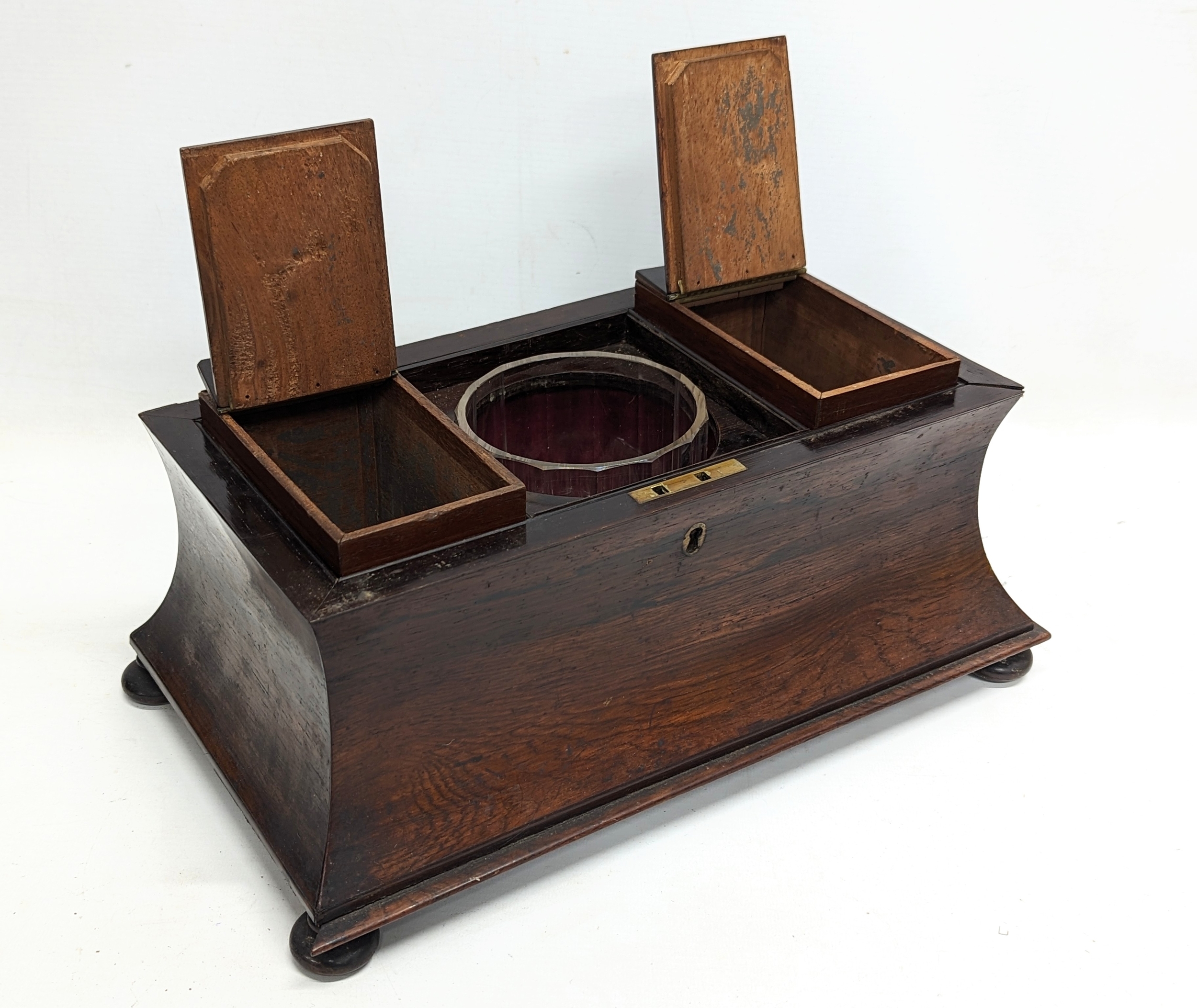A large Regency rosewood tea caddy in sarcophagus shape, circa 1810. 37x21.5x22.5cm - Image 3 of 5