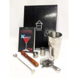 A Savisto Boston cocktail Set with cocktail recipe book