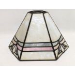 A Tiffany style lamp shade. 25x18cm