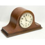 A vintage mantle clock with key and pendulum. 41x15x23cm.