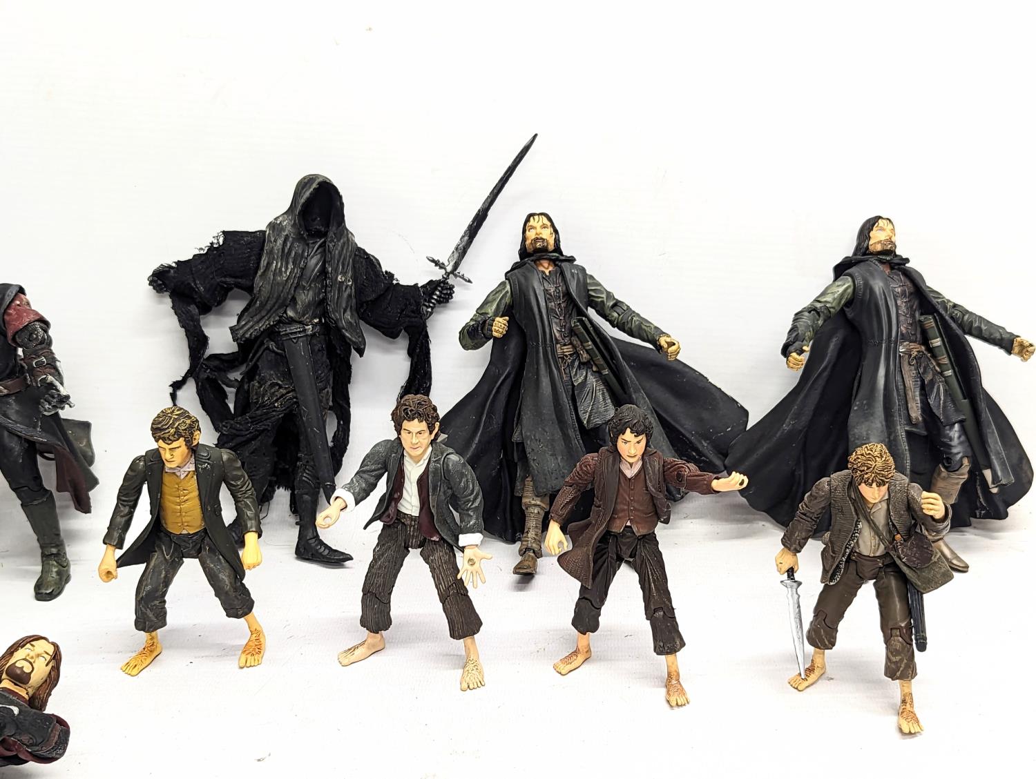 A collection of The Lord of The Rings toy figures by Marvel, including Aragorn, Gandalf, Boromir, - Image 4 of 4