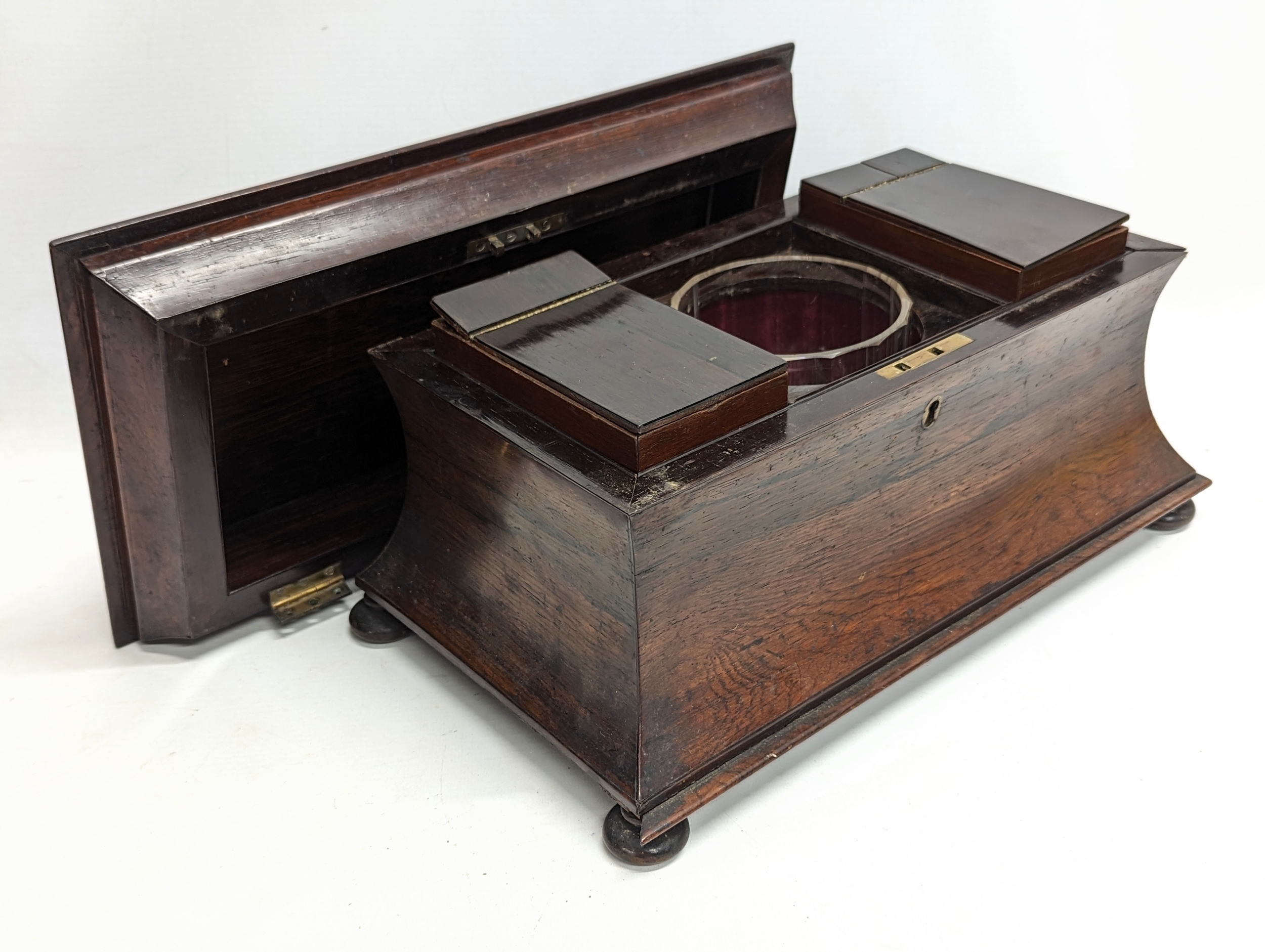 A large Regency rosewood tea caddy in sarcophagus shape, circa 1810. 37x21.5x22.5cm - Image 2 of 5