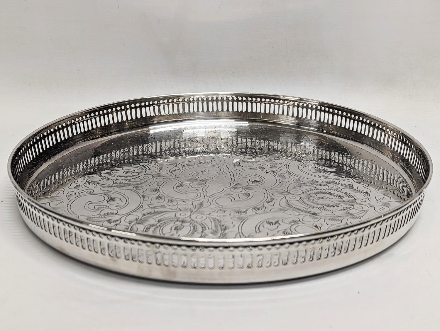 A 5 piece silver plated tea service. Tray measures 33.5cm - Image 2 of 3