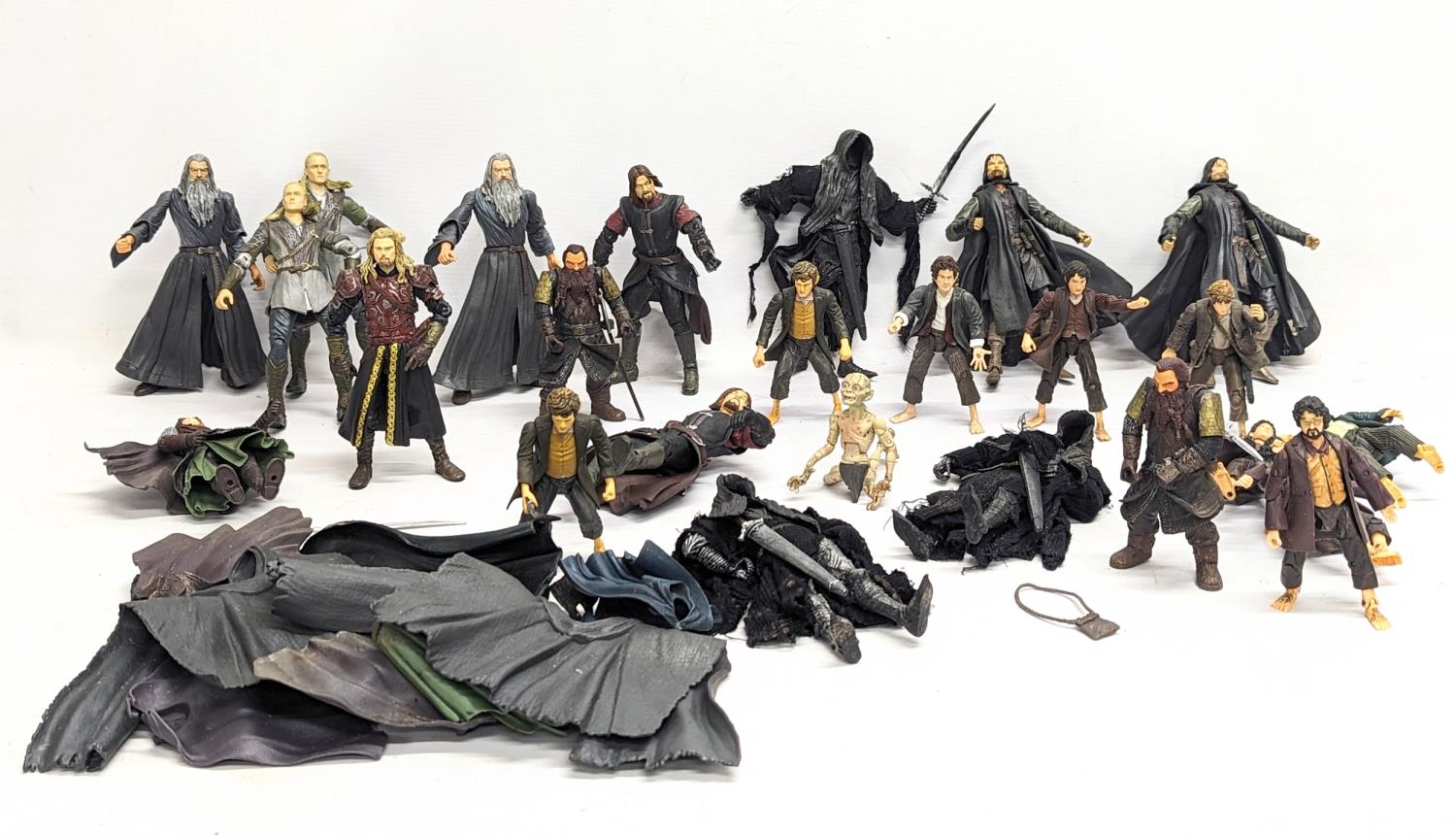 A collection of The Lord of The Rings toy figures by Marvel, including Aragorn, Gandalf, Boromir, - Image 2 of 4