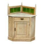 A late Victorian oak and marble top corner cabinet with tiled gallery. 87x67x109cm