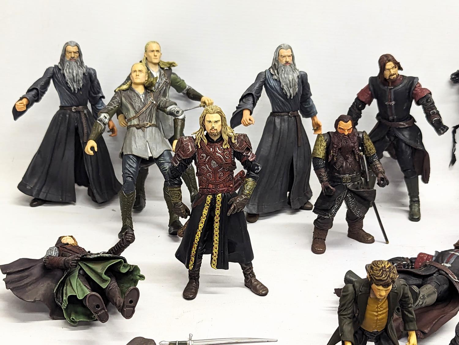 A collection of The Lord of The Rings toy figures by Marvel, including Aragorn, Gandalf, Boromir, - Image 3 of 4