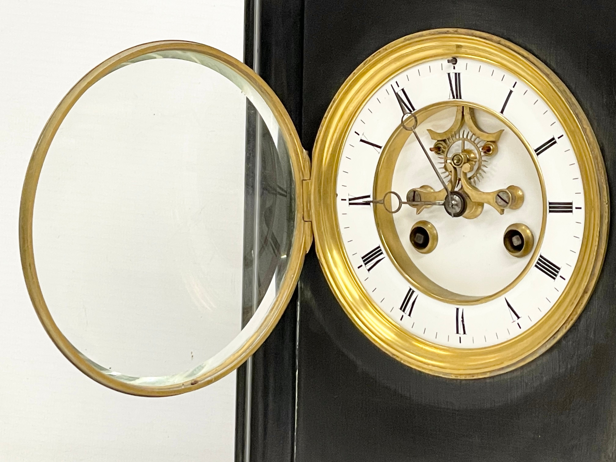 A Victorian slate mantle clock with key and pendulum. 28x17x32.5cm - Image 2 of 6