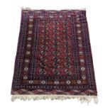 A good quality vintage Middle Eastern hand knotted rug. 123x203cm