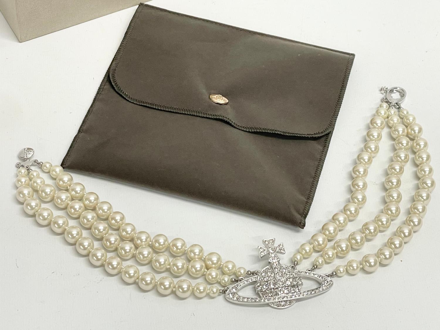 A Vivienne Westwood necklace in box - Bild 2 aus 2