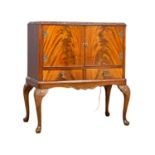 A Georgian style mahogany cocktail cabinet. 92x50x97cm