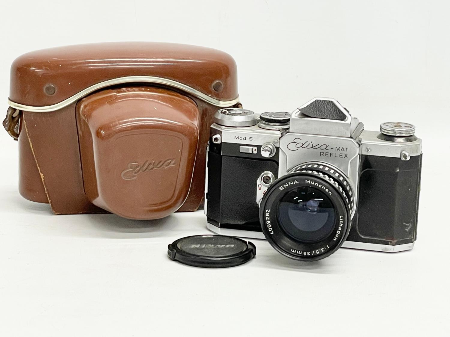 A vintage Edixa Reflex Mat Mod S camera in case.
