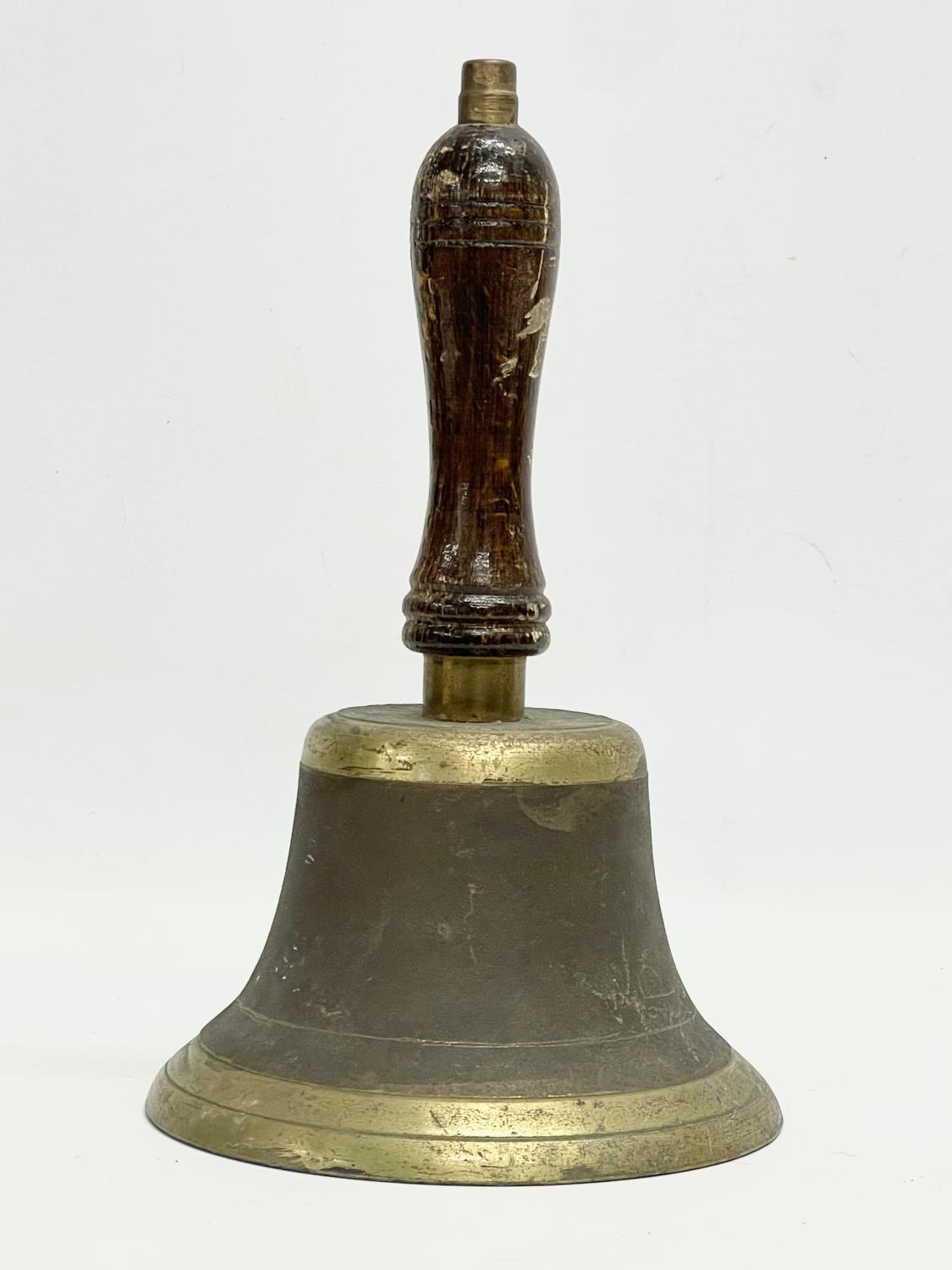 An early 20th century brass bell. 15x25cm.